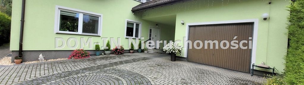 Dom blisko rynku w strumieniu z 2002 roku