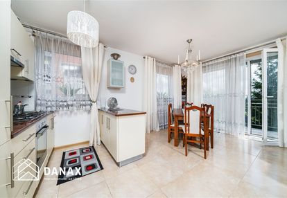 4 pokojowe z dużym balkonem i garażem