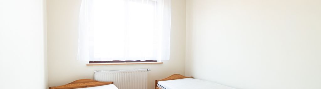 Dwa niezależne pokoje, balkon prądnik biały, 50m2.