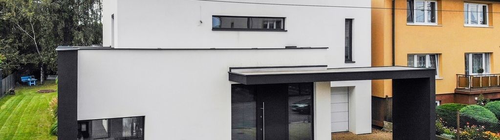 Designerski dom z ogrodem. świetnie skomunikowany