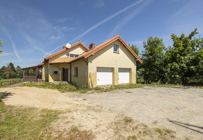Dom (wolnostojący) z dużą działką
