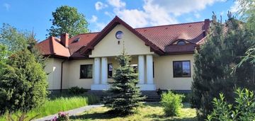 Dom z 2012r na działce 1530 m.kw. lub 1,77 ha.