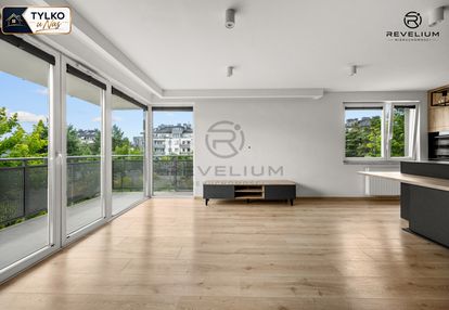 Duży balkon | przestrzeń | kom. lok. | msc. w hali