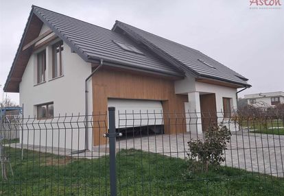 Dom tychy - prawie nowy