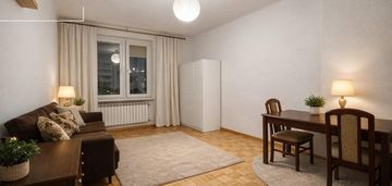 Plac zbawiciela || kamienica || metro ||