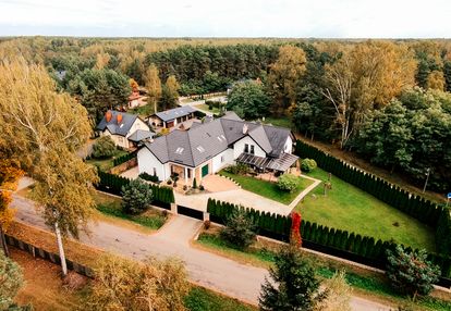 Urokliwy dom z przestrzenią mieszkalną i biznesową