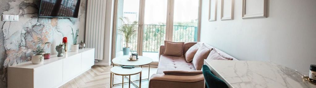 Wysoki standard, spory balkon, miejsce postojowe