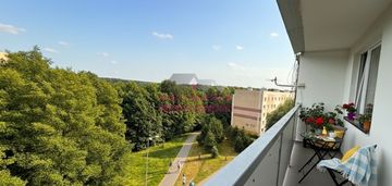 M5 małopolska z widokiem na skwer zielony