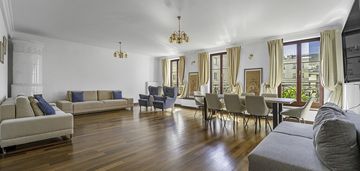 Apartament w kamienicy | ścisłe centrum