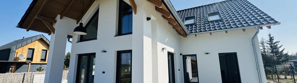 Całorocznym nowy dom wolnostojący z basenem