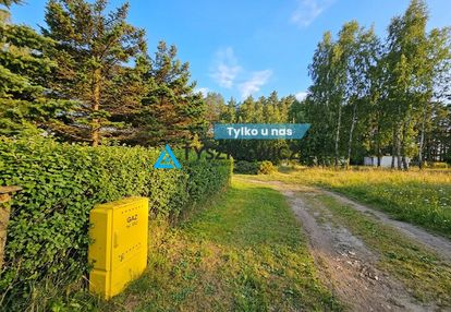 Działka blisko jeziora w spokojnym sąsiedztwie.