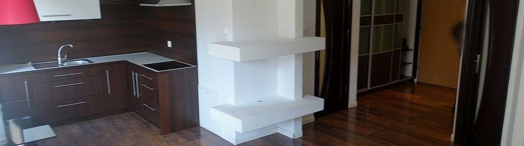 50m2,parter, 2pokoje,2balkony,oś.zamknięte-centrum