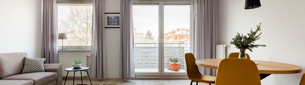 2 pokoje z miejscem w hali garażowej