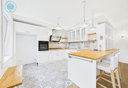 Przestronne 3 pokojowe mieszkanie 2 garaże