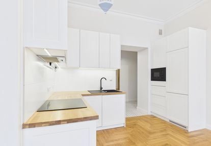 Dwupokojowe, nieumeblowane mieszkanie w kamienicy