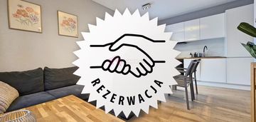 Pierwsze piętro, miejsce postojowe w cenie