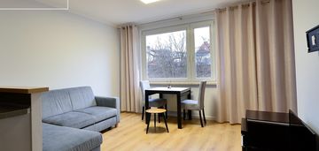 Spokojna okolica | miejsce parkingowe | słoneczne