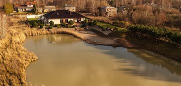 Luksusowy dom z prywatnym lasem i stawem