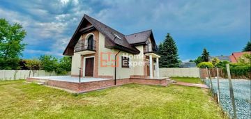 Na sprzedaż dom wolnostojący/4pok/2021