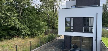 Ostatni funkcjonalny dom, 5 pokoi , prądnik biały