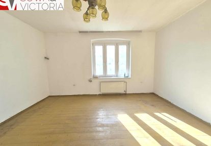 Parter w trzyrodzinnej willi w jaworze.