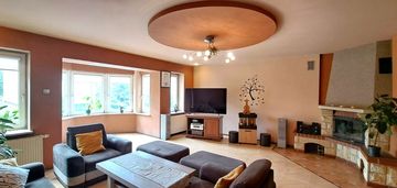 Wygodny, miejski dom na kuraku w zgierzu