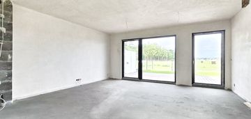 Nowoczesny bliźniak, tuż przy lesie, ciele