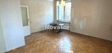 Mieszkanie w bloku na osiedlu leśnym, parter.