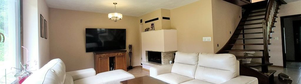 Uroczy dom, 6 pokoi, 2 garaże piękny ogród 4732 m2