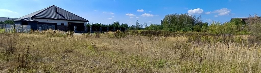 1000 m2 działki pod zabudowę jednorodzinną.
