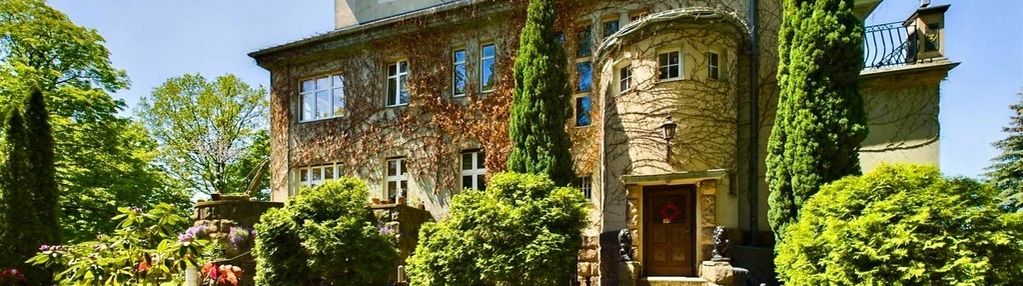 Na sprzedaż stylowa willa z bardzo dużą działką !