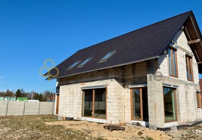 Dom wolnostojący do wykończenia w zakęciu