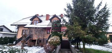 Segment z ogródkiem 600m2 i garażem w bryle