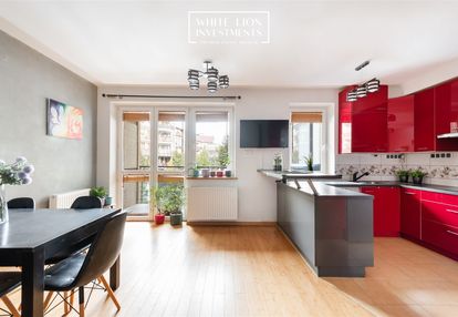 3-pokoje/ dwustronne/ 2-balkony/ garaż/ komórka