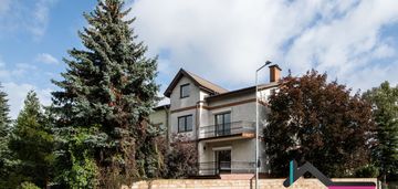 Przestrzeń, solidność, dom przy granicy z warszawą