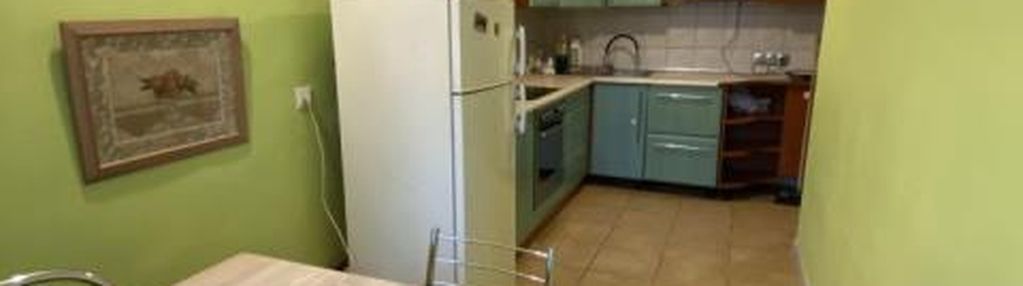 Styl lekki, nieprzytłaczający.