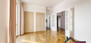 Przy metrze wierzbno, przestronne 2 osobne pokoje.