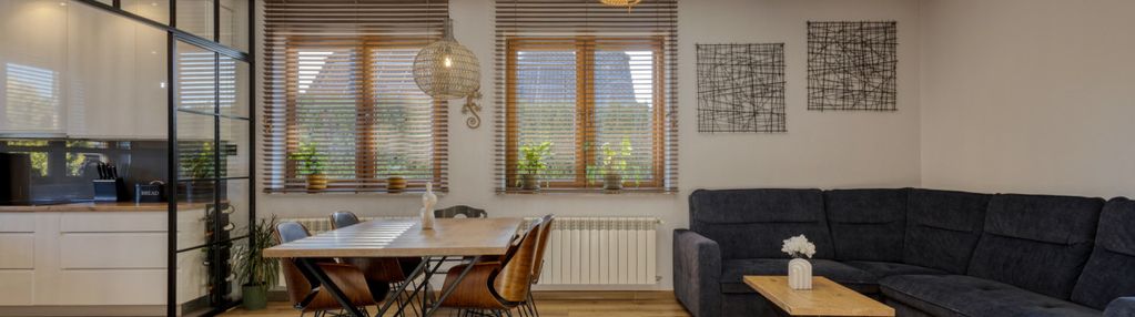 Piękny dom wolnostojący przy lesie z dużym ogrodem