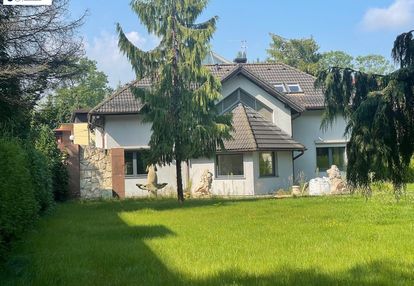 Willa z dużym ogrodem i garażem na dwa samochody