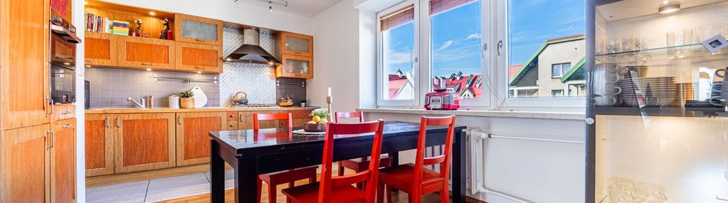 Dwupoziomowy apartament w sercu włoch-4 pokoje-2 łazienki-balkon