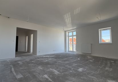 4 pokoje w stanie deweloperskim z balkonem