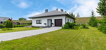 Wygodny parterowy dom z tarasem i dużą działką