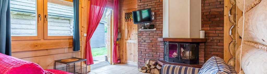 Dwa klimatyczne i urocze domy z bali świerkowej