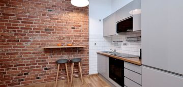 Dwa pokoje w kamienicy na ul.  brzeskiej