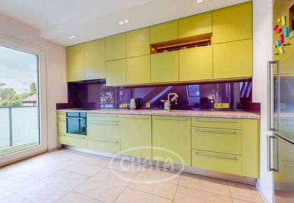 Apartament z m. post. komórką i dwoma balkonami