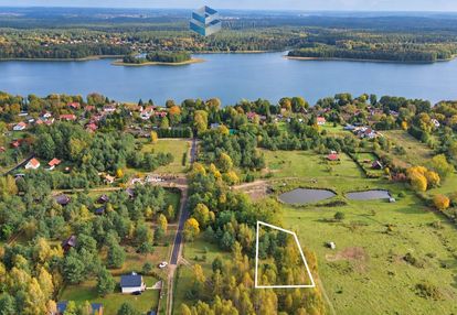 Widokowa działka, pełne uzbrojenie, blisko plaża.