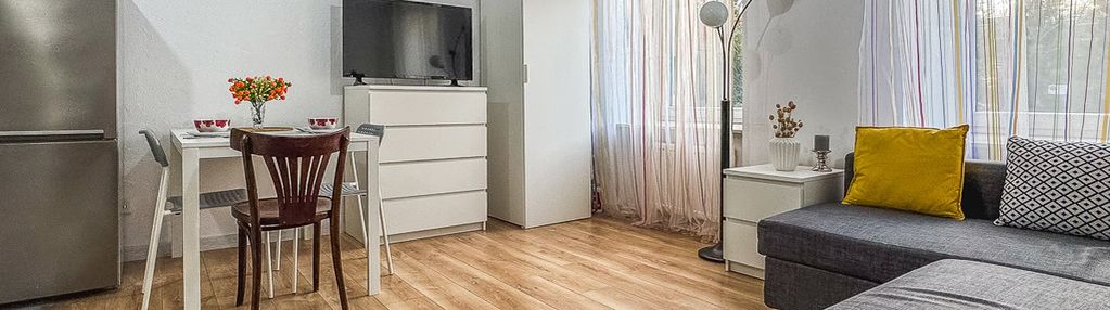 25 m² z parkingiem | centrum | umeblowane