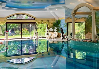 For sale luxury house indoor pool & spa