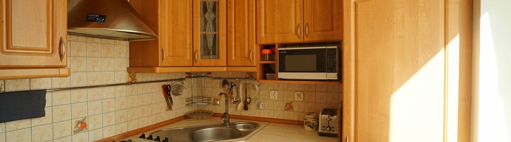 Przestronne 2 pokojowe mieszkanie na parterze centrum