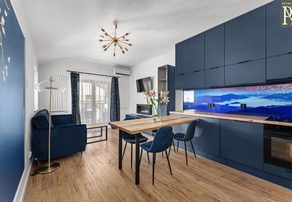 Nowy, dwupoziomowy apartament z domowym spa i klimatyzacją. 5 pokoi.